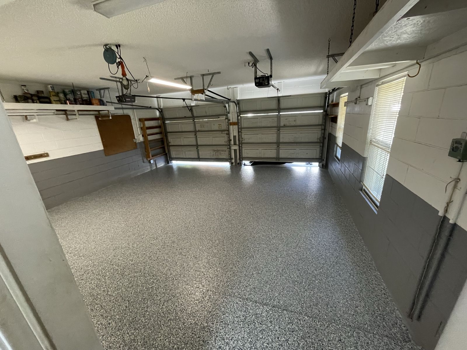 Finished polyaspartic flake garage floor in Jacksonville, FL