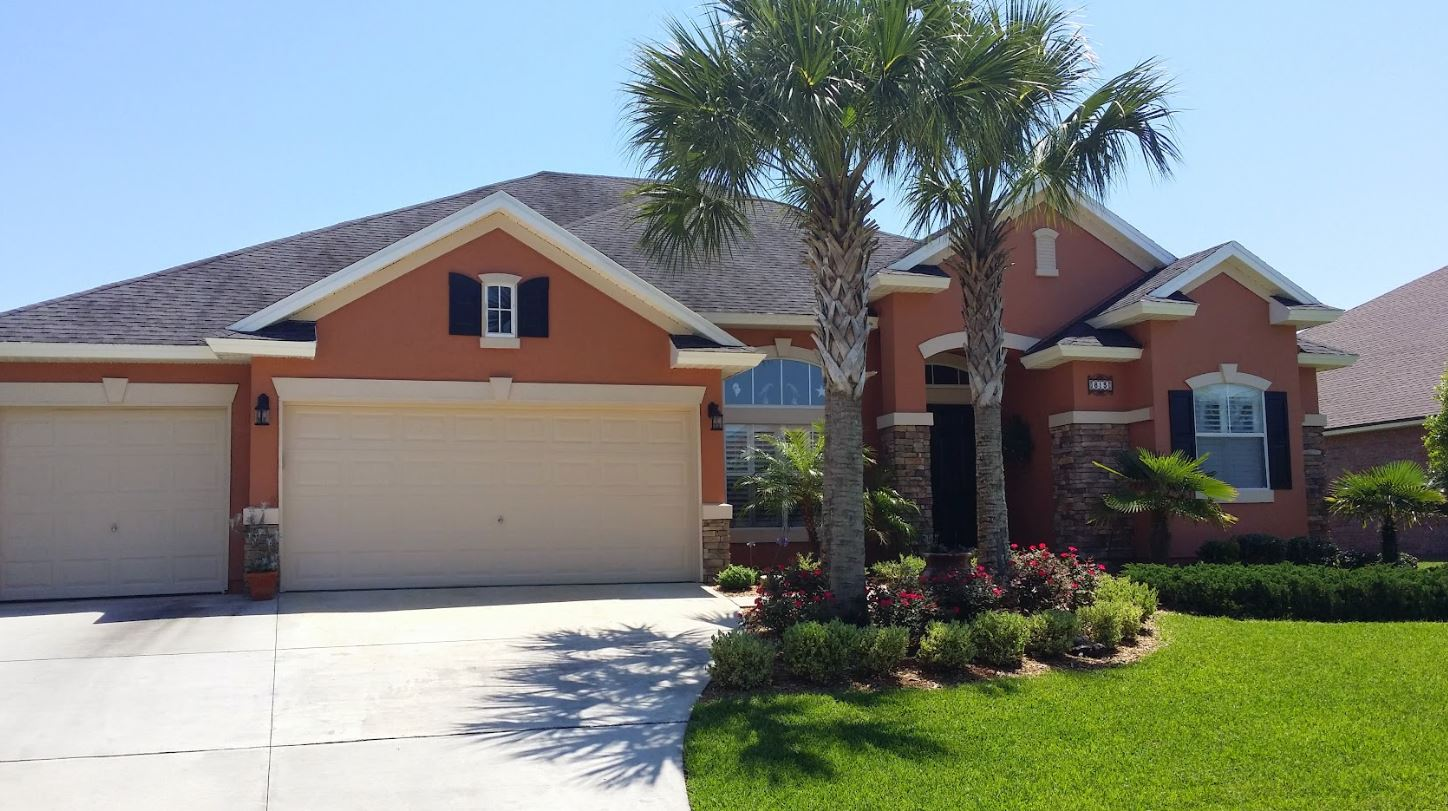 Exterior of a Fleming Island, FL home showing repainted stucco and trim