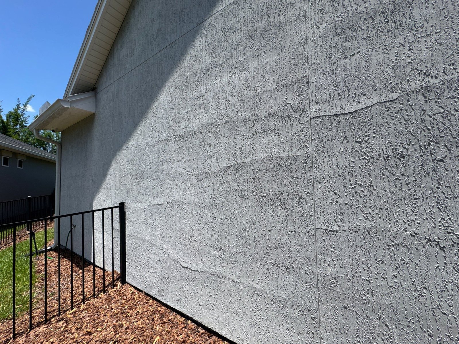 Severe stucco cracking on a Jacksonville home before repair